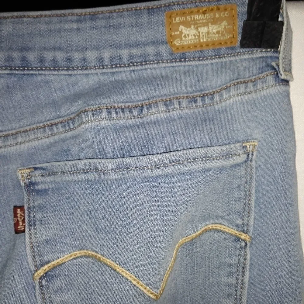 Levis women jeans